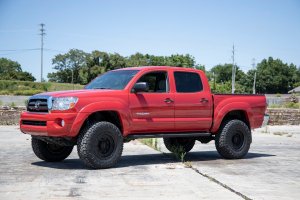 Toyota Tacoma Suspension Lift Kit - Rough Country - 3.5 Inch Lift Kit | Forged Aluminum UCA | M1 Struts - Red - '05-'23